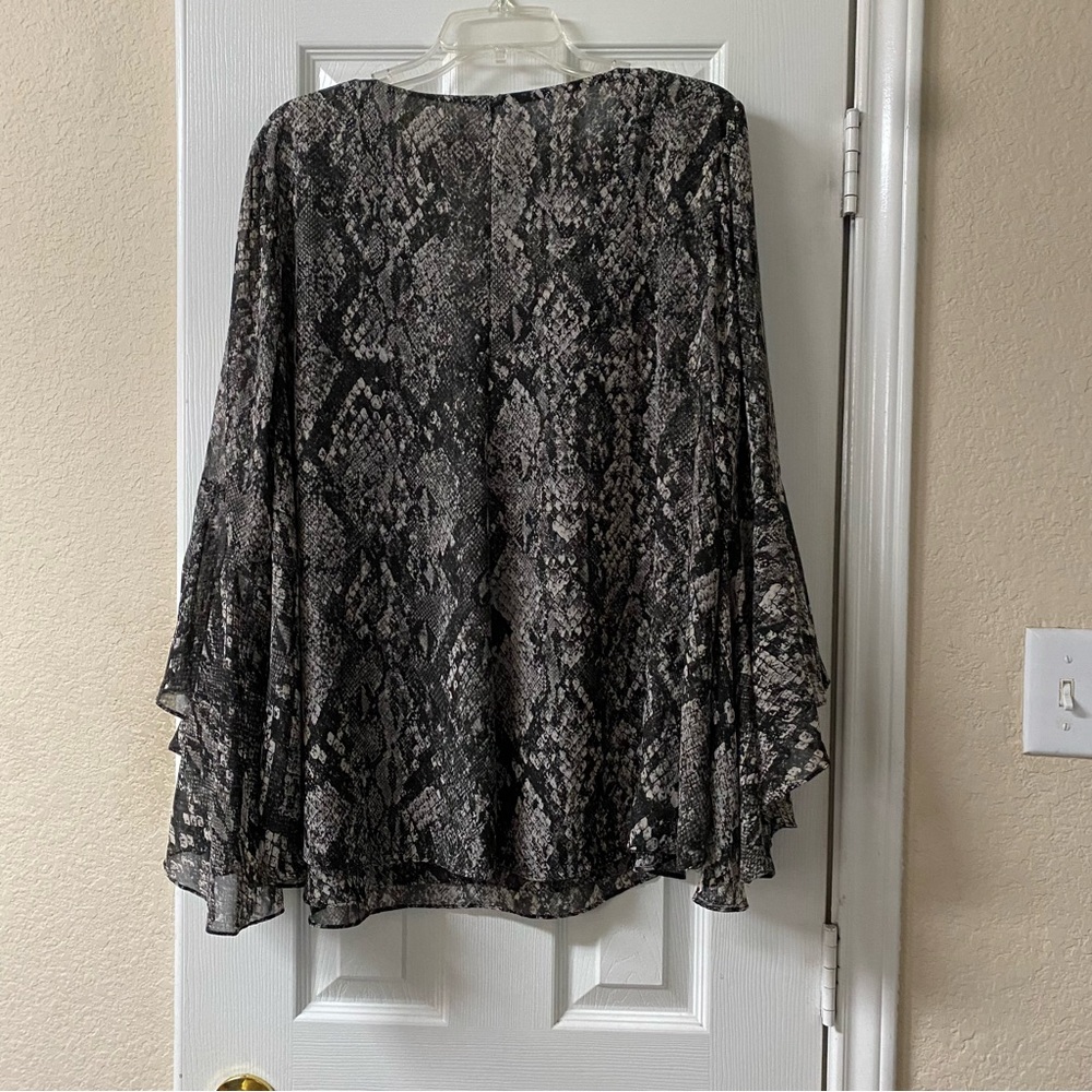 Jennifer Lopez for Kohl’s Size 1X Chic Snake Print Bell Sleeve Chiffon Blouse - Picture 9 of 11